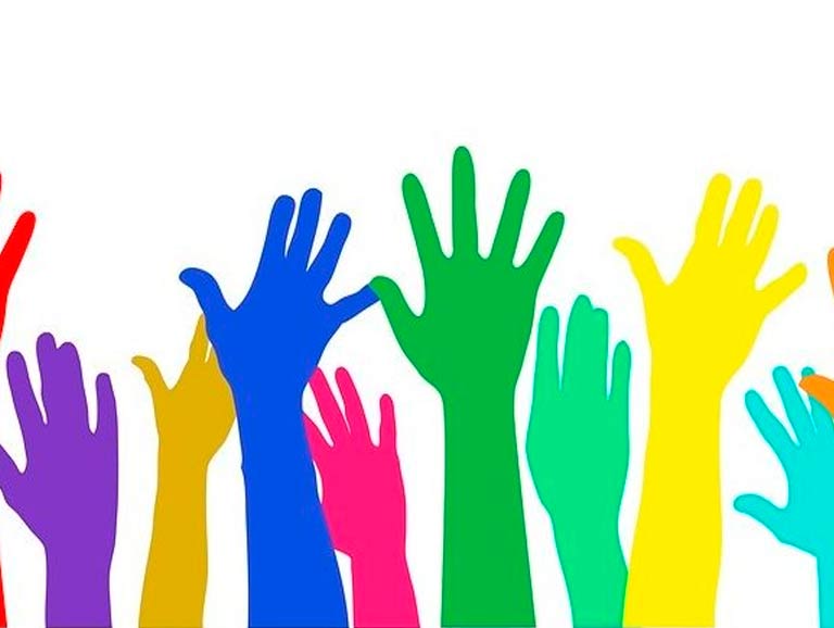 Recollim signatures per les tres iniciatives de participació popular